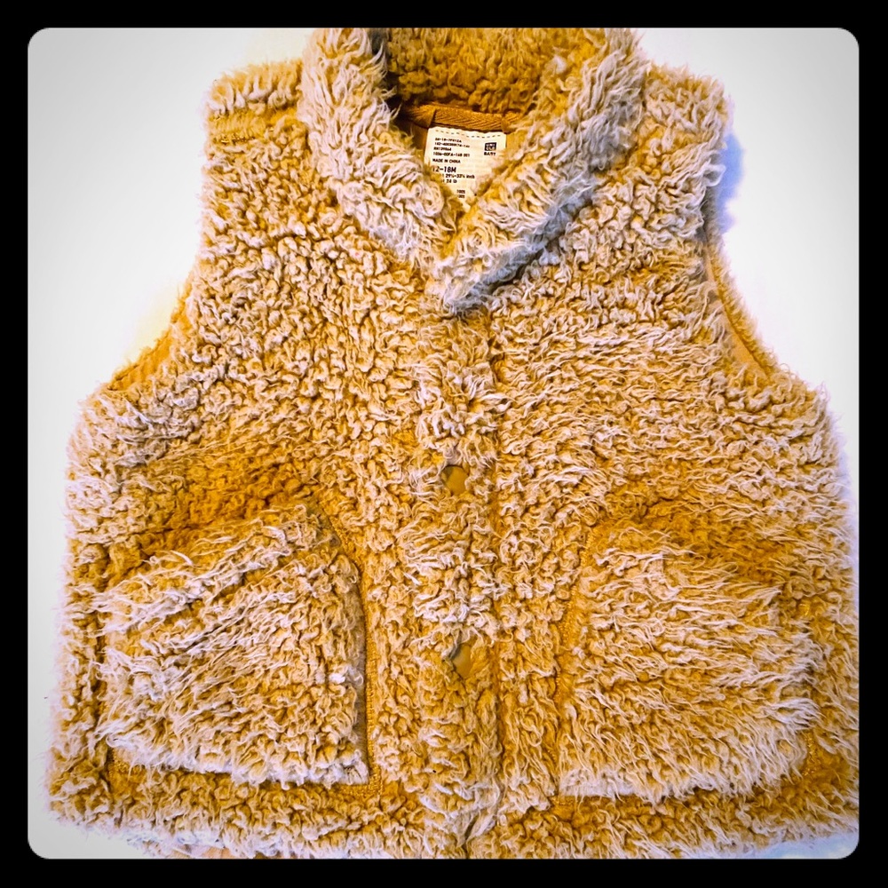 UNIQLO Fuzzy Vest: 12-18 Mo.